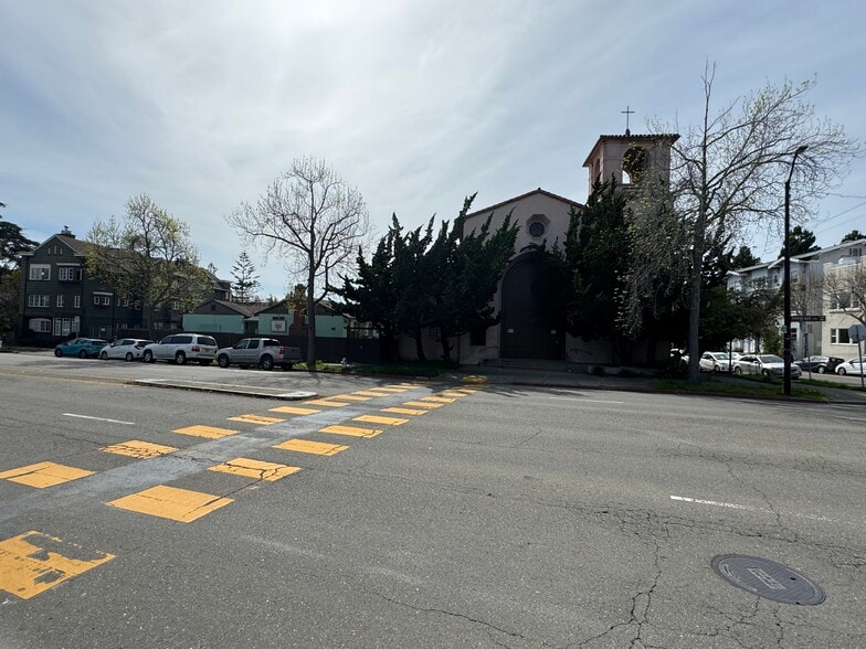 More Photos Of 2330 Prince St, Berkeley Schools For Sale