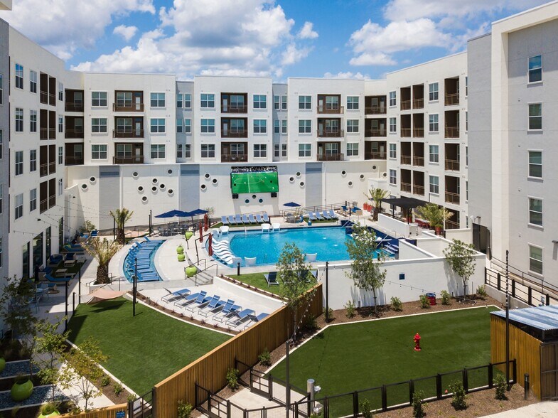 More Photos Of 200 Springtown Way, San Marcos Apartments For Lease