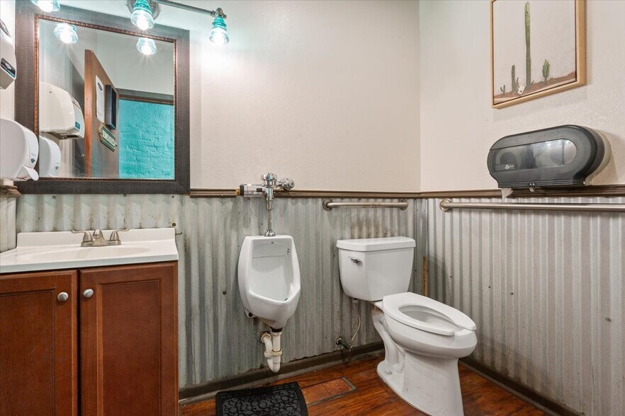 More Photos Of 128 N Pecan, Hico Restaurant For Sale
