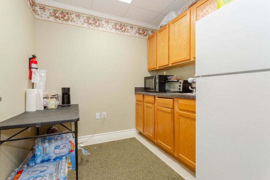 More Photos Of 28101 W Avenue C6, Lancaster Office Residential For Sale