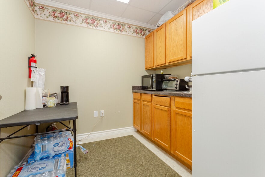 More Photos Of 28101 W Avenue C6, Lancaster Office Residential For Sale