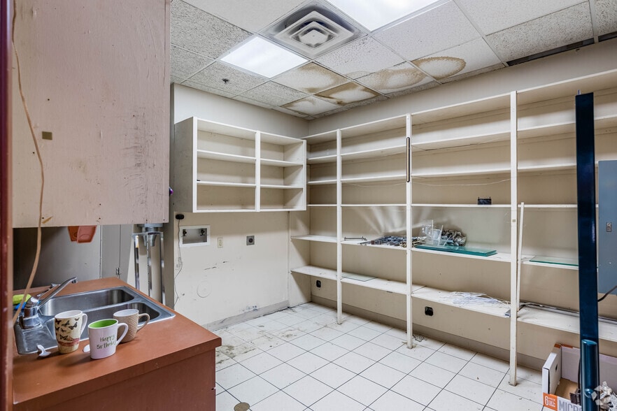 More Photos Of 6945 US Rte 322, Cranberry Department Store For Sale