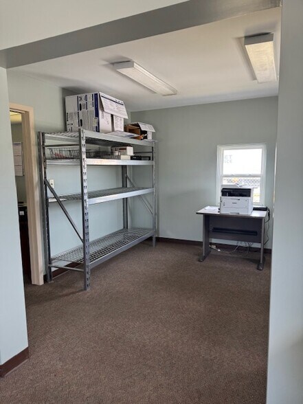 More Photos Of Lincoln highway, La Porte Warehouse For Lease