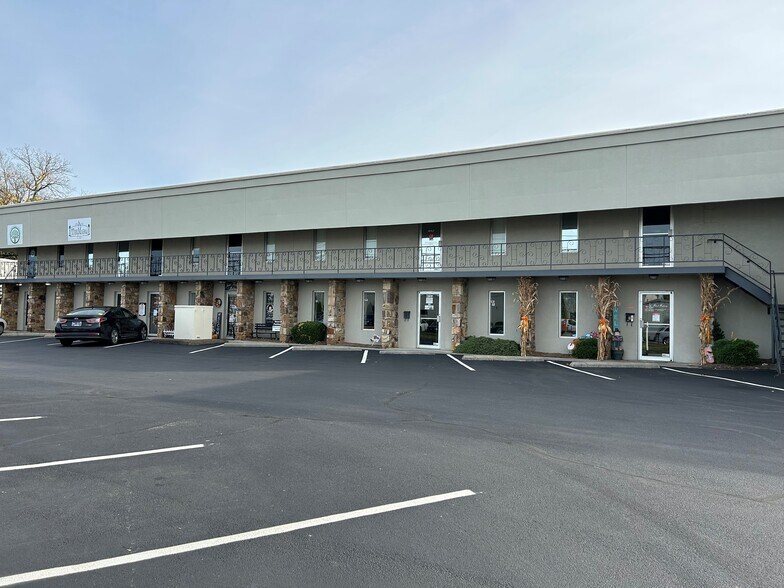 More Photos Of 9715-9727 Kingston Pike, Knoxville Freestanding For Lease