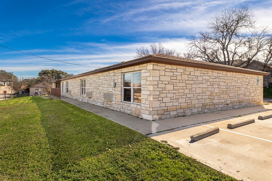 More Photos Of 104 E 5th St, Brady Office Residential For Sale
