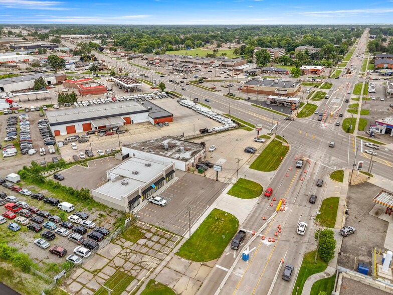 More Photos Of 16775-16777 E 13 Mile Rd, Fraser Unknown For Lease