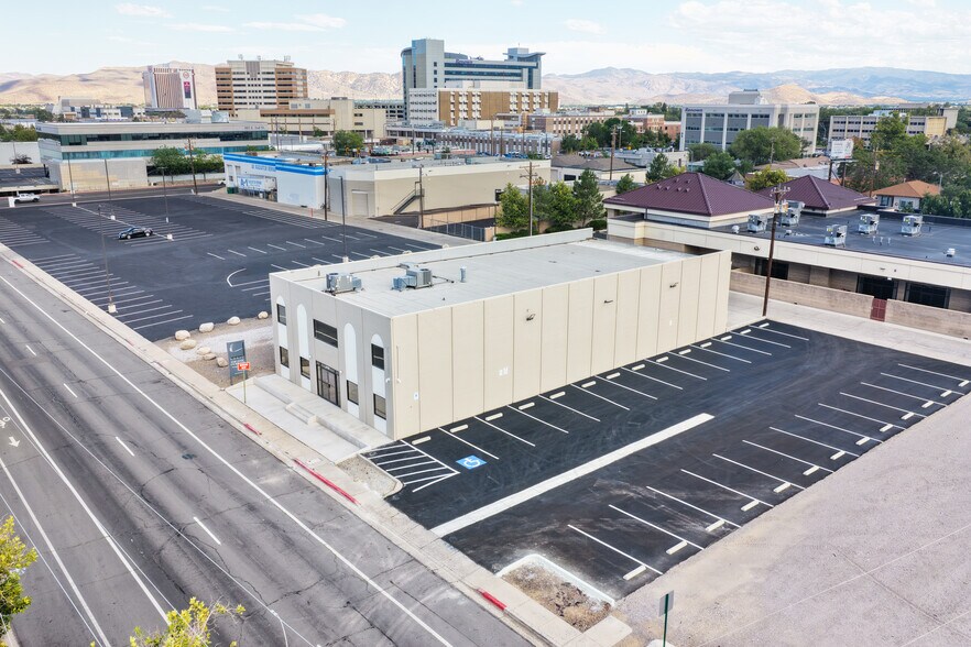 More Photos Of 820 Kuenzli St, Reno Flex For Lease