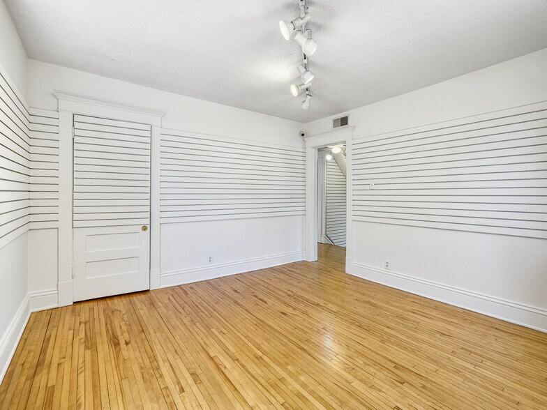 More Photos Of 1124 Grand Ave, Saint Paul Freestanding For Sale