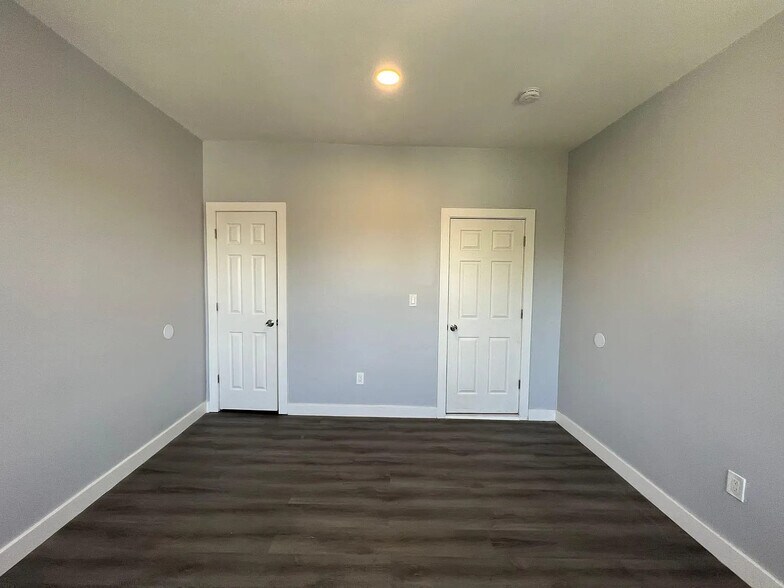 More Photos Of 1110 S Wood Ave, Linden Apartments For Sale