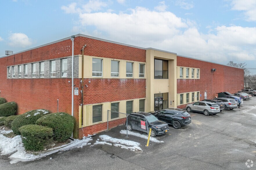 Primary Photo Of 609-3 Cantiague Rock Rd, Westbury Distribution For Lease