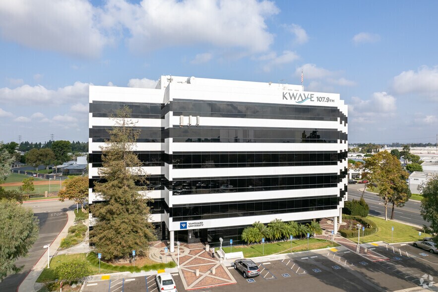 More Photos Of 3000 W MacArthur Blvd, Santa Ana Office For Lease