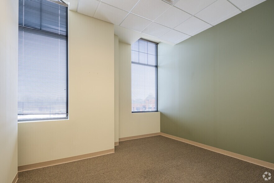 More Photos Of 16721-16765 Main St, Wildwood General Retail For Sale