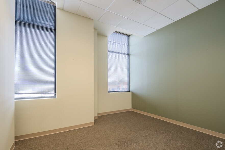 More Photos Of 16721-16765 Main St, Wildwood General Retail For Sale