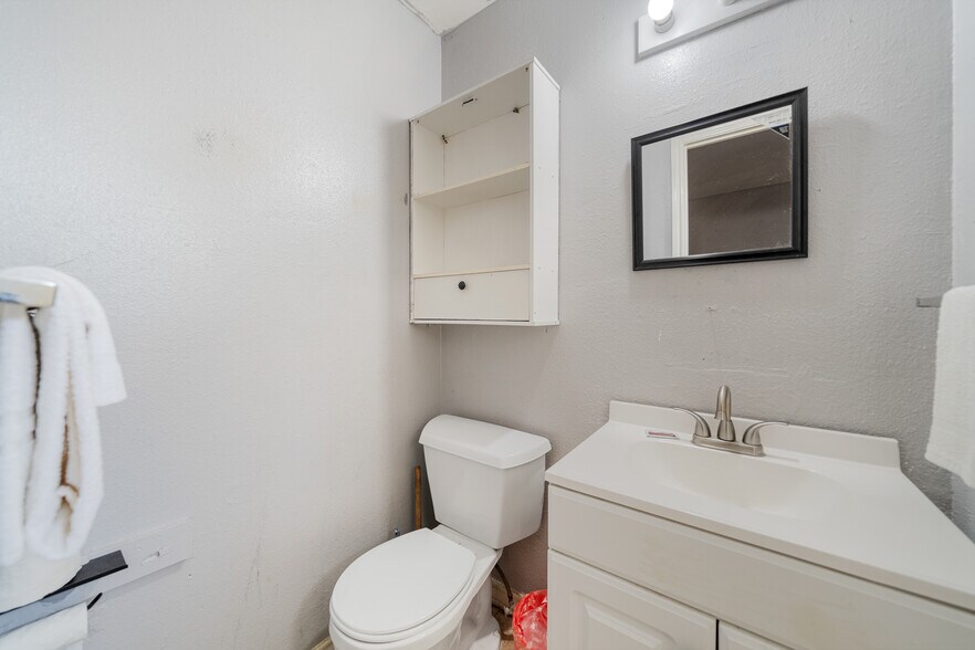 More Photos Of 309 S Fulton Beach Rd, Rockport Hotel For Sale