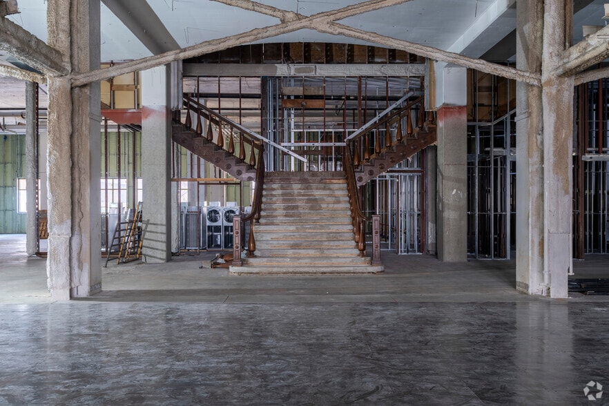 More Photos Of 600 S Carson St, Carson City Hotel For Sale