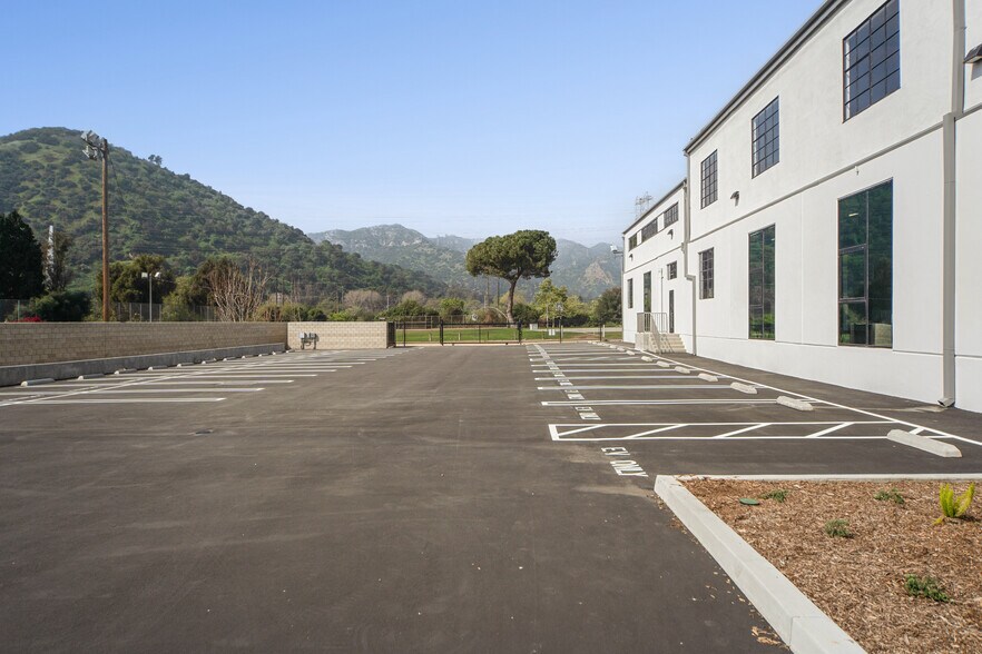 More Photos Of 4000-4010 Chevy Chase Dr, Los Angeles Office For Lease