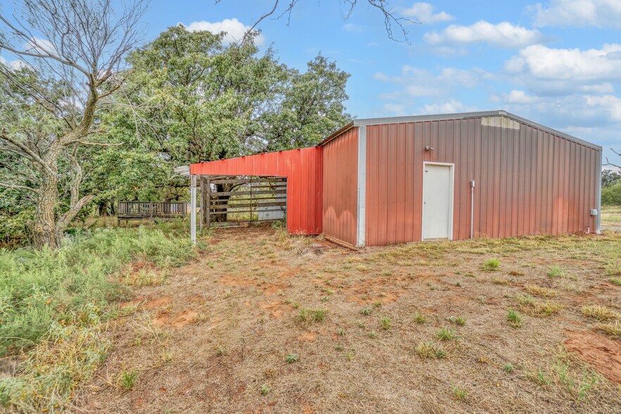More Photos Of 42851 E County Road 1470, Lone Wolf Land For Sale