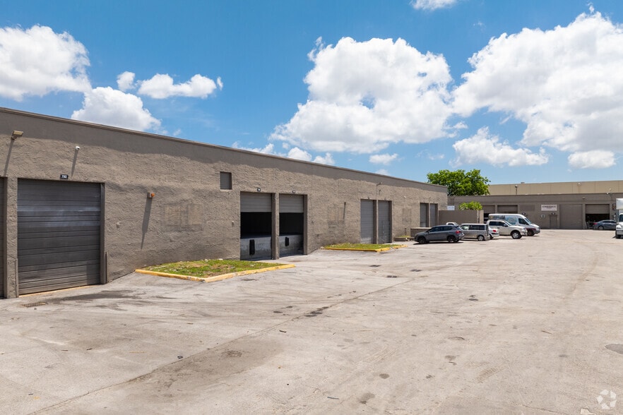 More Photos Of 7506-7560 NW 70th St, Miami Unknown For Lease