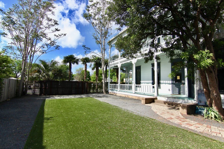 More Photos Of 1000 E Cesar Chavez St, Austin Loft Creative Space For Lease