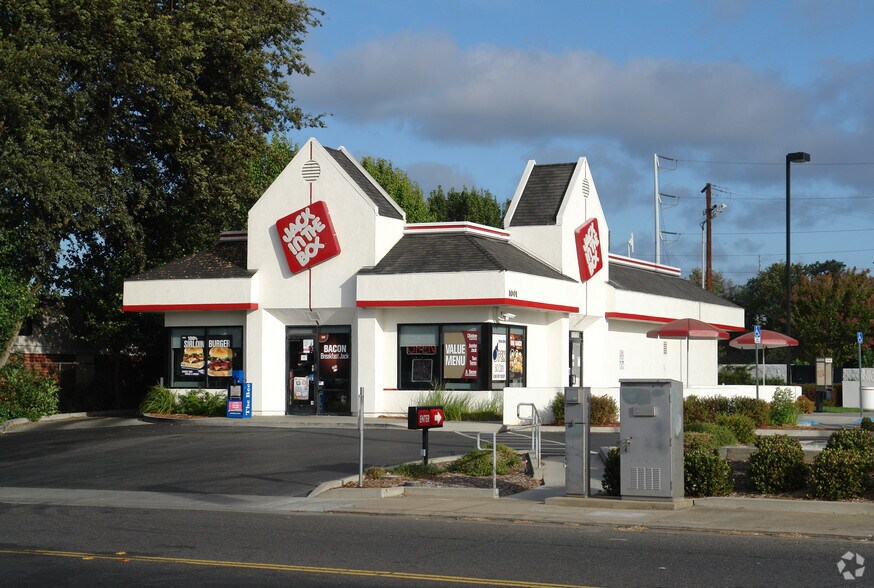 Primary Photo Of 1001 Howe Ave, Sacramento Fast Food For Sale