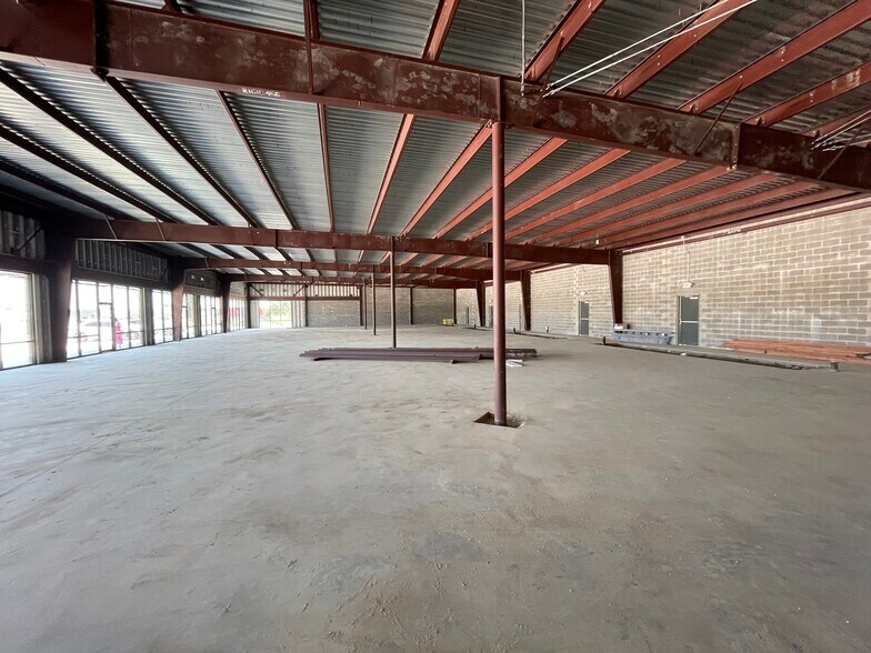 More Photos Of 9760 Highway 6 S, Sugar Land Storefront For Lease