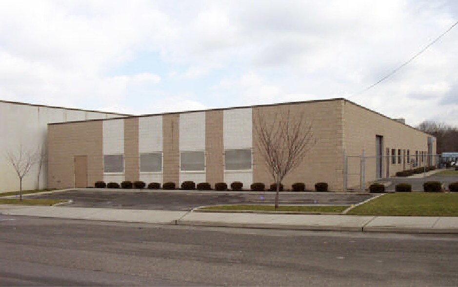 More Photos Of 501-511 Sheffield Ave, West Babylon Warehouse For Lease