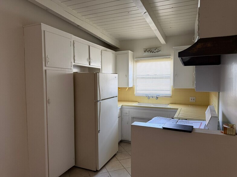 More Photos Of 1606 Barry Ave, Los Angeles Apartments For Sale