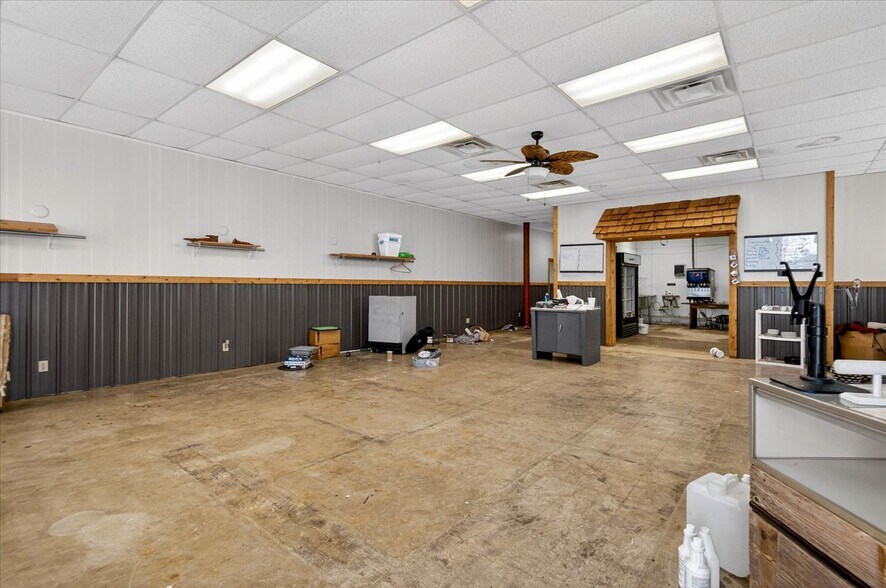 More Photos Of 121 N Maple St, Nowata Storefront For Sale