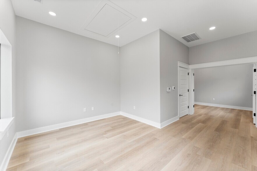 More Photos Of 11606 Westlock Dr, Tomball Medical For Sale
