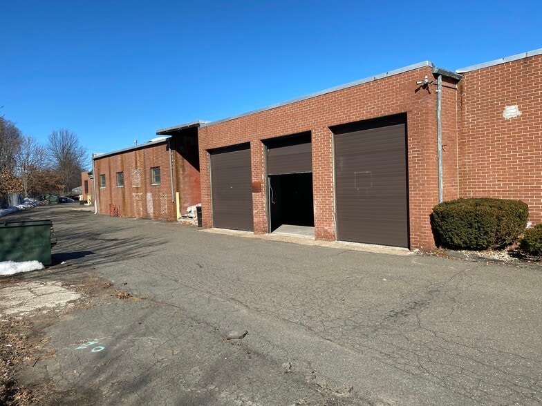 More Photos Of 123 Whiting St, Plainville Warehouse For Lease
