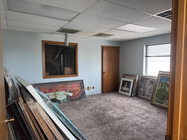 More Photos Of 3500 Kim Dr, Irving Flex For Sale