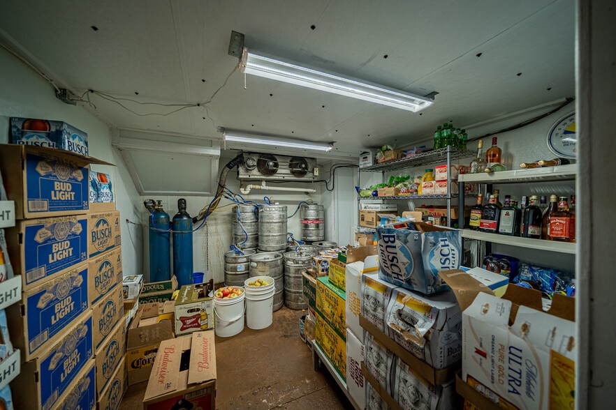 More Photos Of N10120 Parkway Rd, Crivitz Hotel For Sale