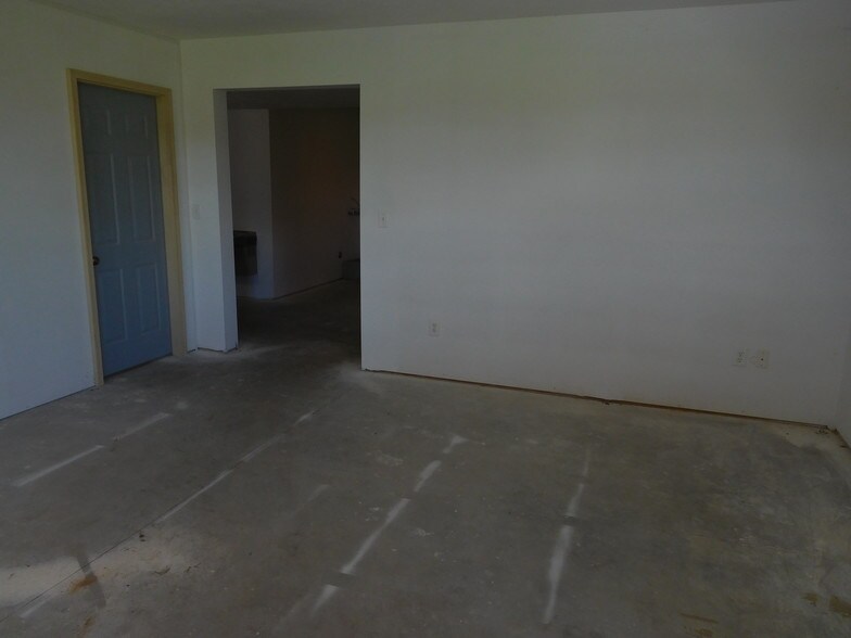 More Photos Of 8475 Sparta Line Rd, Sparta Flex For Lease