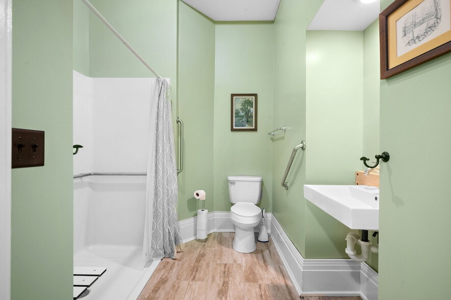 More Photos Of 403 E Adams St, Sandusky Hospitality For Sale