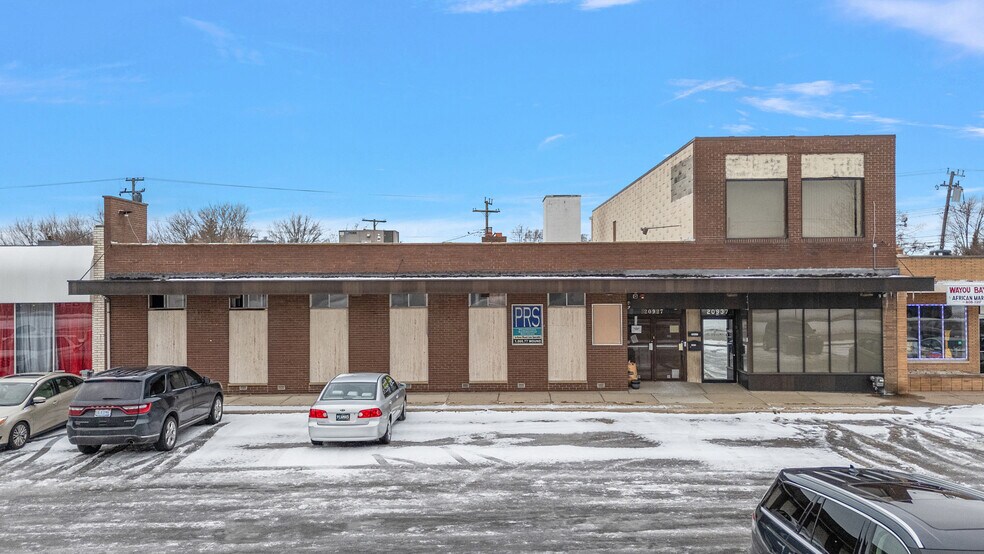 Primary Photo Of 20927 Kelly Rd, Eastpointe Medical For Sale
