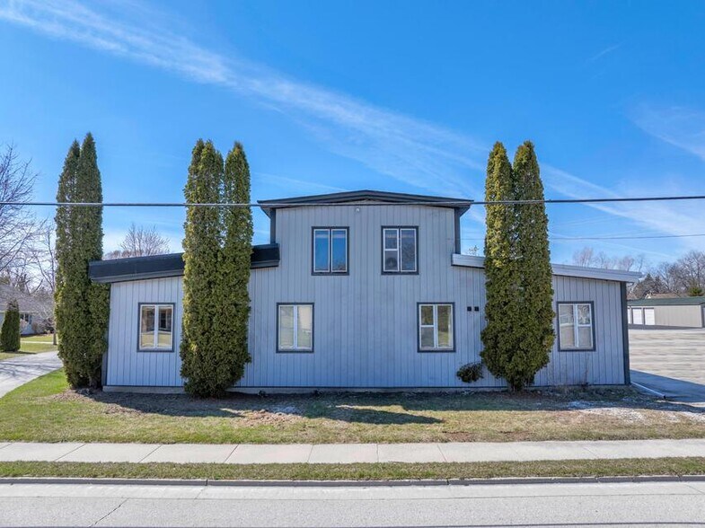 More Photos Of 310 S 10th St, Oostburg Manufacturing For Sale