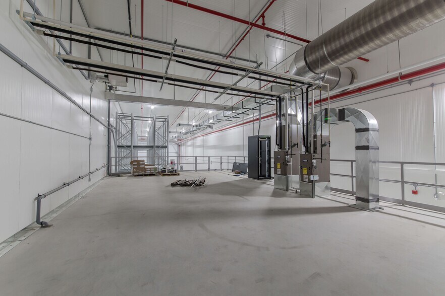 More Photos Of 516 John St N, Aylmer Manufacturing For Lease