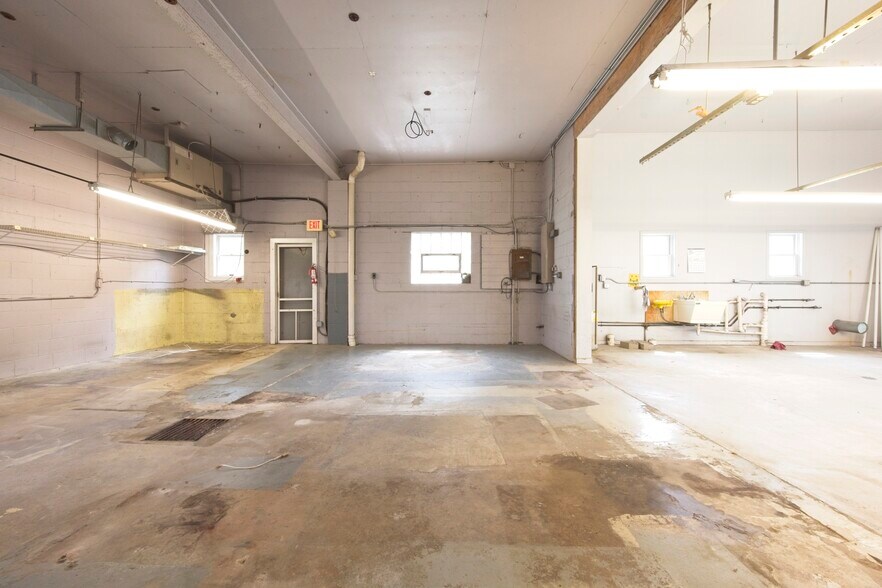 More Photos Of 735 W Main St, Waupun Office For Sale