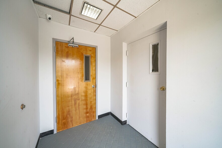 More Photos Of 8023 Malcolm Rd, Clinton Medical For Lease