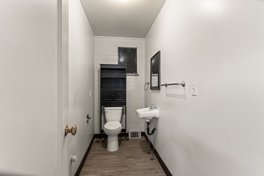 More Photos Of 1454 Tamarac St, Denver Flex For Sale