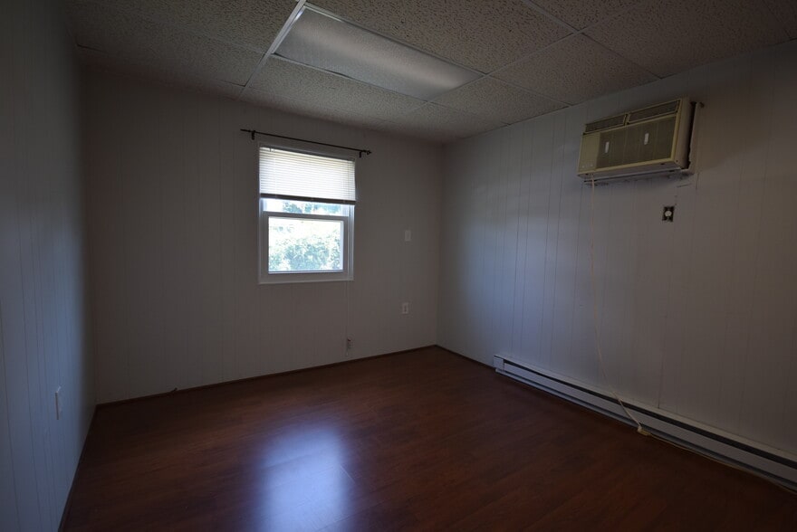 More Photos Of 7139 Shreve Rd, Falls Church Office Residential For Lease
