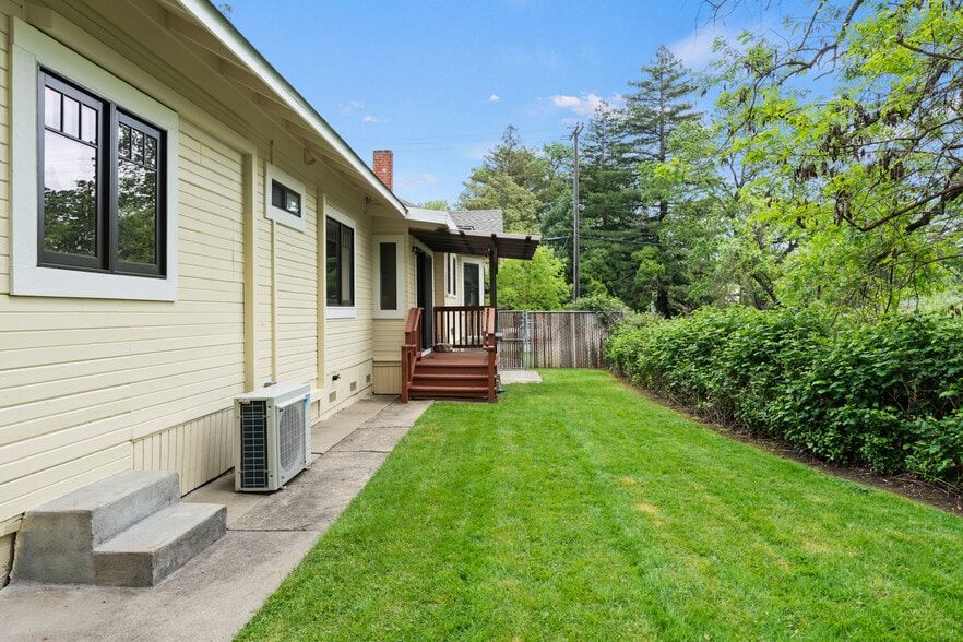 More Photos Of 660 N State St, Ukiah Medical For Sale