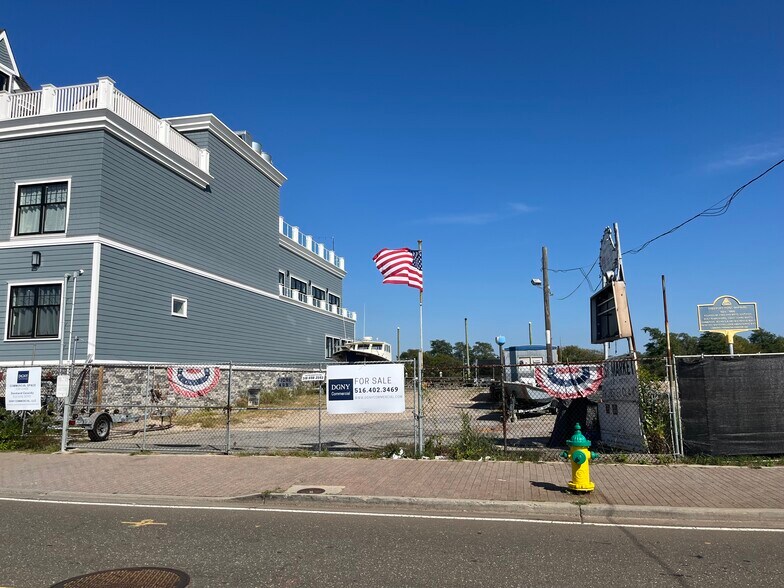 More Photos Of 377 Woodcleft Ave, Freeport Storefront Retail Residential For Sale