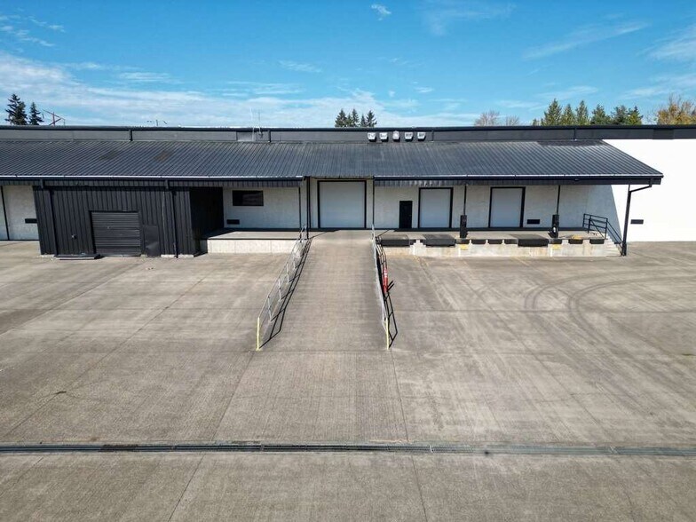 More Photos Of 29125 SW Casting St, Wilsonville Distribution For Lease