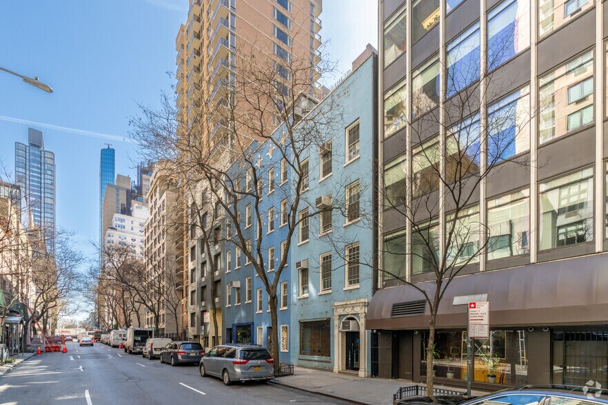 More Photos Of 222 E 46th St, New York Office For Sale