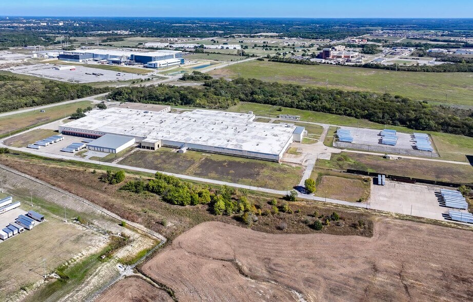 More Photos Of 1400 W FM 1417, Sherman Warehouse For Sale