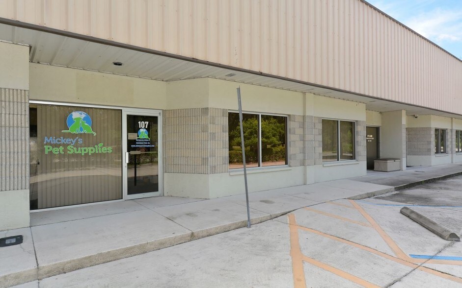 More Photos Of 2427 Porter Lake Dr, Sarasota Flex For Sale