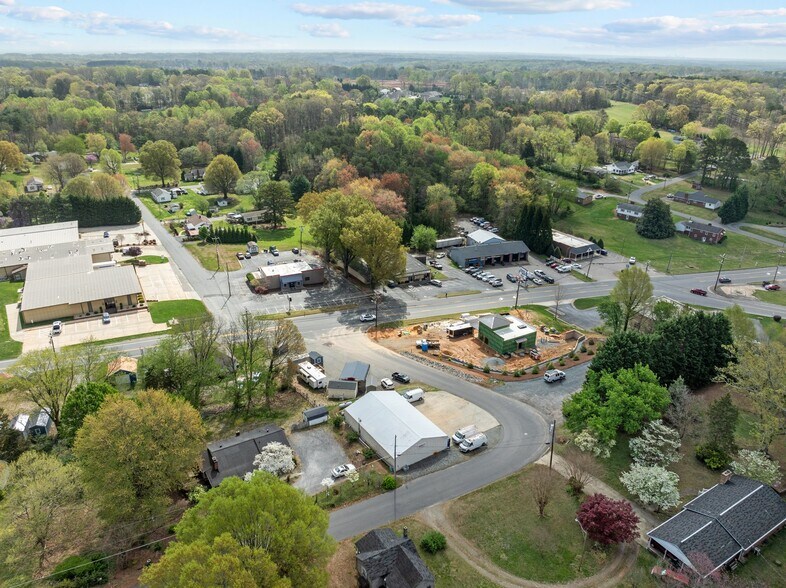 More Photos Of 302 S Main St, King Showroom For Sale