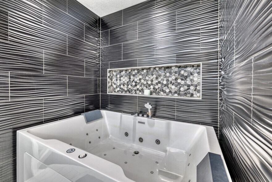 More Photos Of 7440 N Pats Landing Rd, Hayward Restaurant For Sale