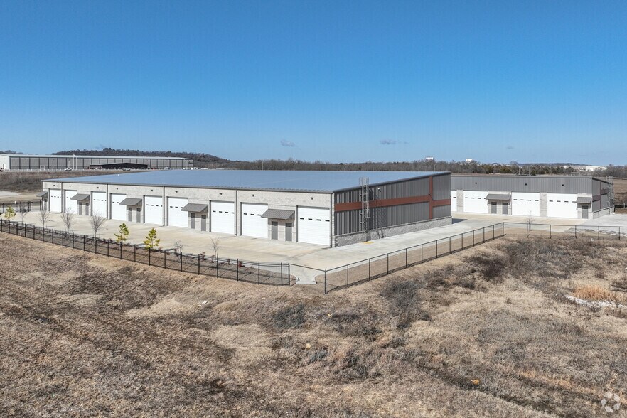 More Photos Of 16500 Broadway, Glenpool Parking Garage For Lease